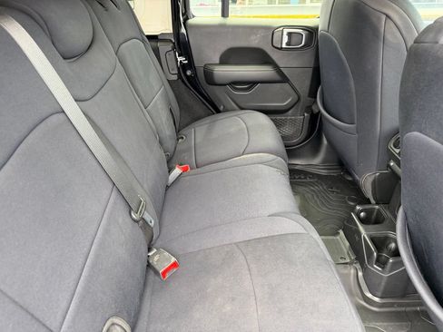Used 2021 Jeep Wrangler Unlimited Sahara AWD/4WD image 17
