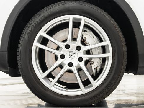 Used 2023 Porsche Cayenne AWD/4WD image 11