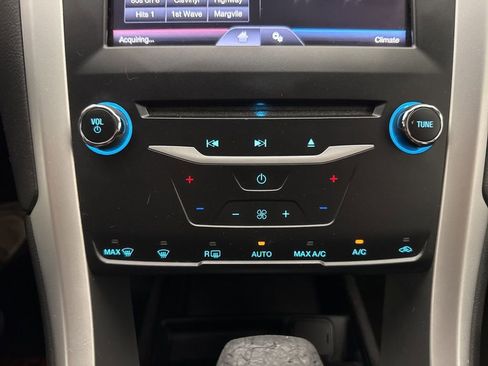 Used 2014 Ford Fusion SE image 24