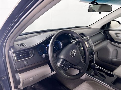 Used 2017 Toyota Camry LE image 10