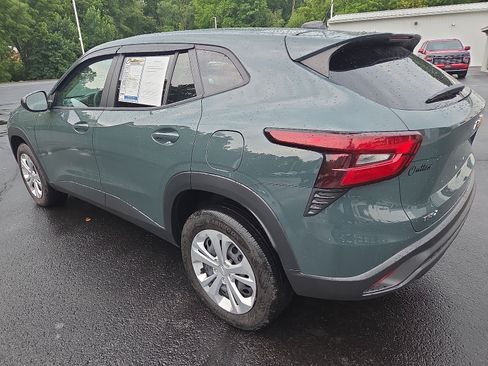 Used 2025 Chevrolet Trax LS FWD image 5