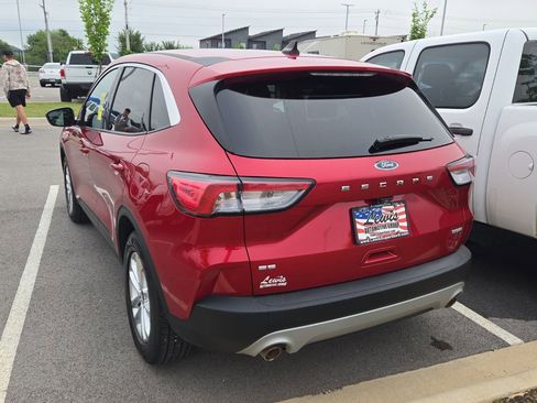 Used 2020 Ford Escape SE FWD image 2