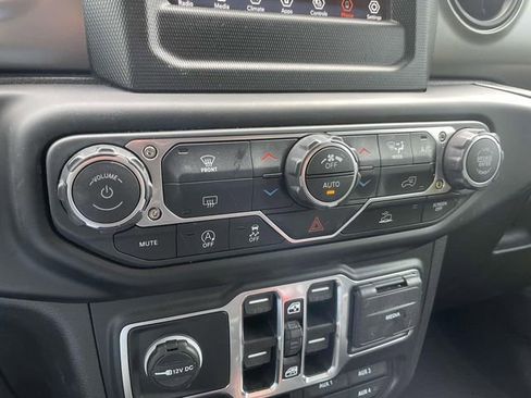 Used 2023 Jeep Wrangler Unlimited Sport AWD/4WD image 3