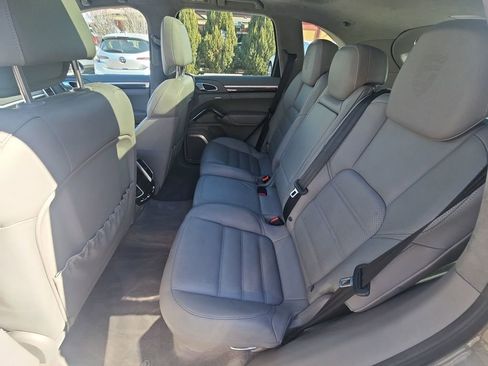 Used 2014 Porsche Cayenne Turbo image 19