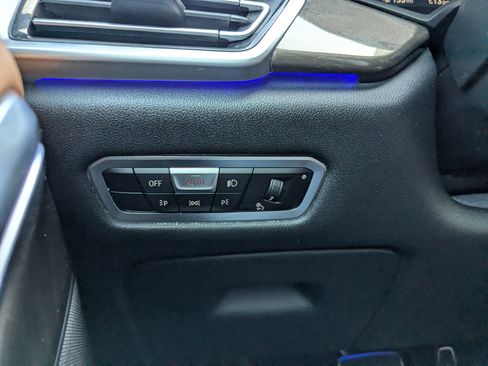 Used 2022 BMW X6 xDrive40i w/ M Sport Package image 30