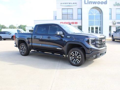 Used 2022 GMC Sierra 1500 Elevation w/ Elevation Premium Package AWD/4WD image 7