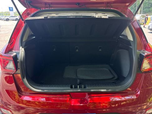 Used 2025 Hyundai Venue SEL FWD image 25