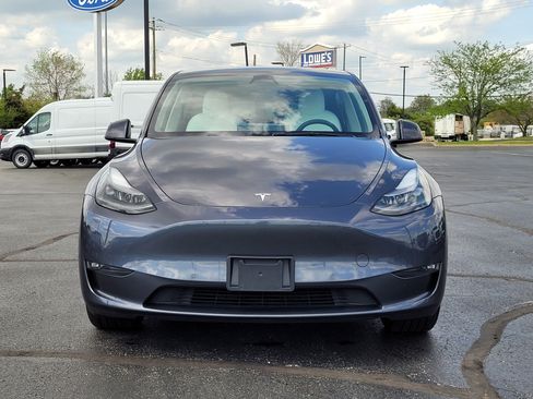 Used 2022 Tesla Model Y Long Range image 9