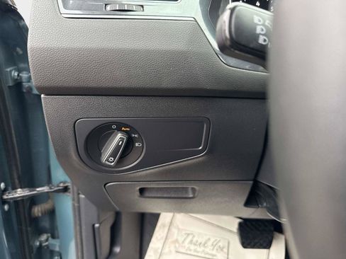 Used 2020 Volkswagen Tiguan SE image 31