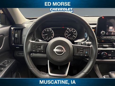 Used 2025 Nissan Pathfinder SV FWD image 14