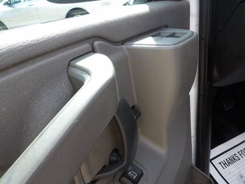 Used 2017 Chevrolet Express 2500 RWD image 14