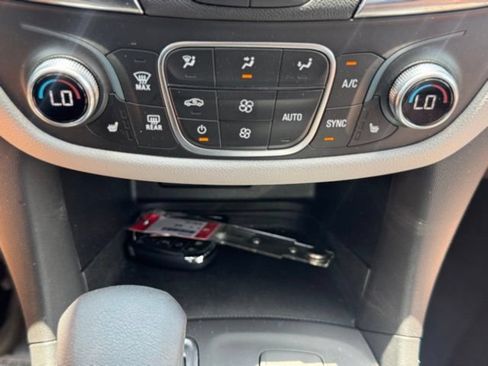 Used 2024 Chevrolet Equinox LT AWD/4WD image 16