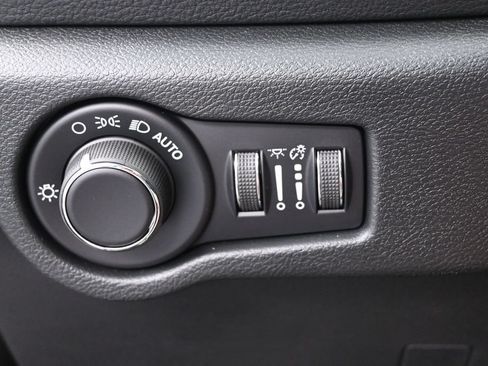 New 2027 Chrysler Pacifica Select FWD image 29