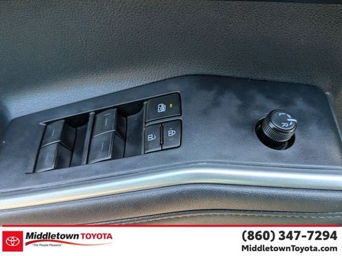 Certified 2024 Toyota Highlander XLE AWD/4WD image 11