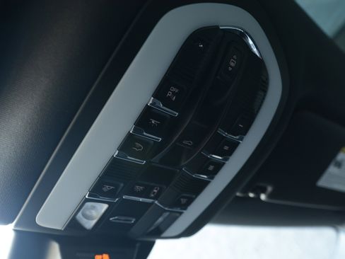 Certified 2025 Porsche Macan Turbo AWD/4WD image 24