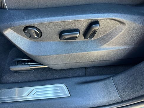 Used 2025 Volkswagen Atlas Cross Sport SE image 22