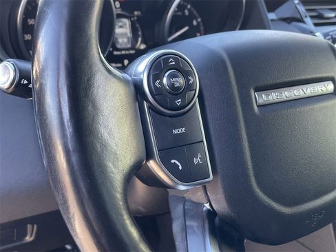 Used 2018 Land Rover Discovery SE image 24