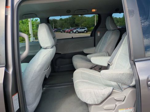 Used 2017 Toyota Sienna LE FWD image 14