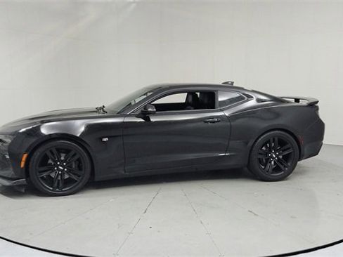Used 2016 Chevrolet Camaro SS image 2