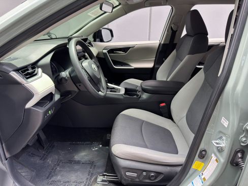 Used 2021 Toyota RAV4 XLE AWD/4WD image 15