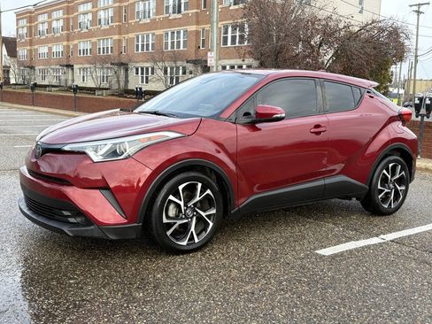Used 2019 Toyota C-HR XLE image 21