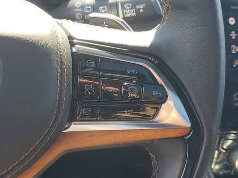 Used 2023 Jeep Grand Cherokee Summit AWD/4WD image 24