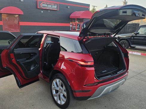 Used 2020 Land Rover Range Rover Evoque SE image 18