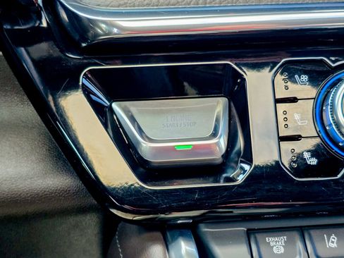 Used 2024 GMC Sierra 3500 Denali w/ Technology Package image 32