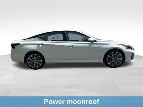 Used 2024 Nissan Altima 2.5 SL FWD image 9