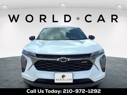 Used 2025 Chevrolet Trax RS w/ Driver Confidence Package FWD image 9