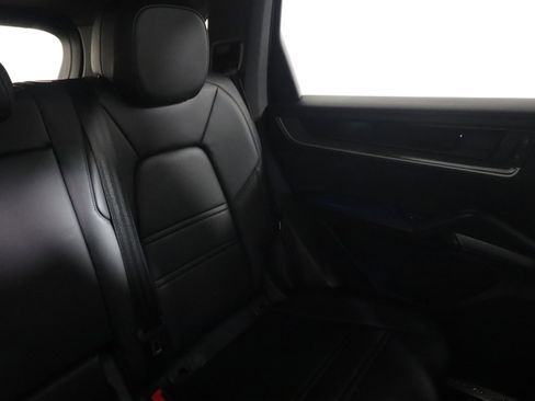 Used 2025 Porsche Cayenne S AWD/4WD image 17