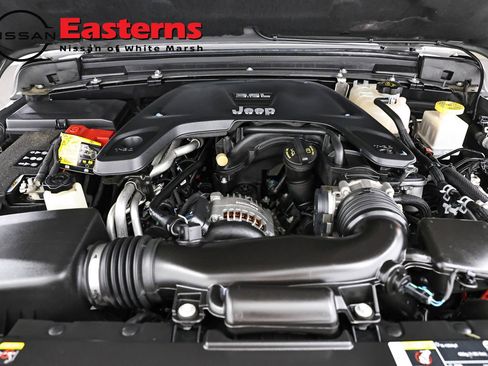 Used 2021 Jeep Gladiator Rubicon w/ LED Lighting Group AWD/4WD image 7