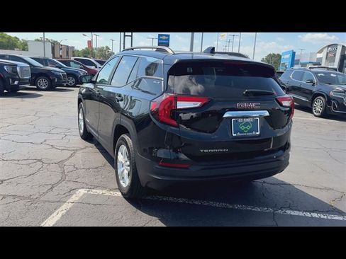 Used 2024 GMC Terrain SLE w/ Driver Convenience Package FWD image 7