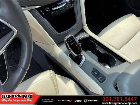 Used 2018 Cadillac XT5 Premium Luxury FWD image 16