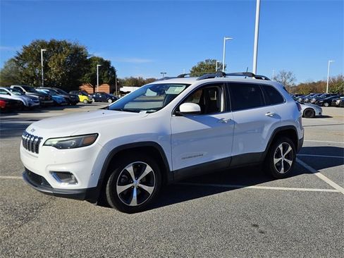 Used 2019 Jeep Cherokee Limited w/ Luxury Group image 3