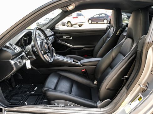Used 2019 Porsche 718 Cayman RWD image 3