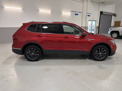 Certified 2023 Volkswagen Tiguan SE w/ Panoramic Sunroof Package FWD image 10