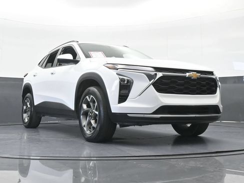 Used 2024 Chevrolet Trax LT FWD image 58