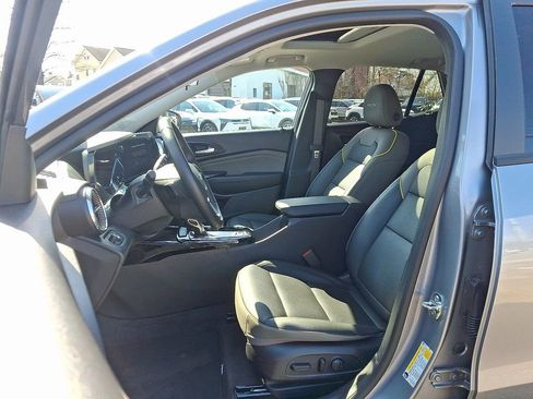 Used 2025 Chevrolet Trax ACTIV w/ Sunroof Package image 13