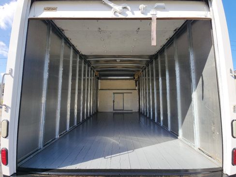 Used 2015 Ford E-350 and Econoline 350 Super Duty image 29