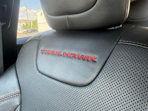 Used 2022 Jeep Cherokee Trailhawk w/ Premium Leather Package AWD/4WD image 31