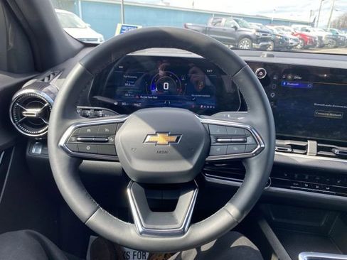 Used 2026 Chevrolet Equinox LT image 12