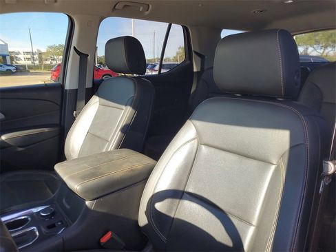 Used 2020 Chevrolet Traverse RS image 16