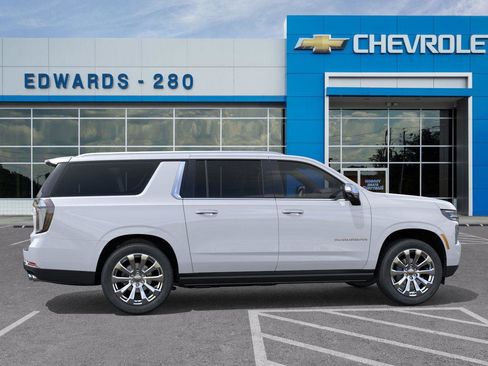 New 2026 Chevrolet Suburban Premier image 6