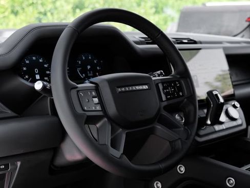 New 2026 Land Rover Defender 130 X-Dynamic SE AWD/4WD image 18