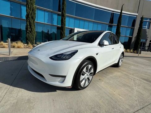 Used 2023 Tesla Model Y Long Range AWD/4WD image 10