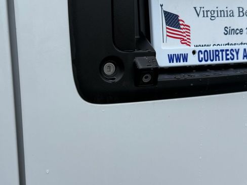Used 2018 Chevrolet Express 2500 LS w/ Driver Convenience Package RWD image 11