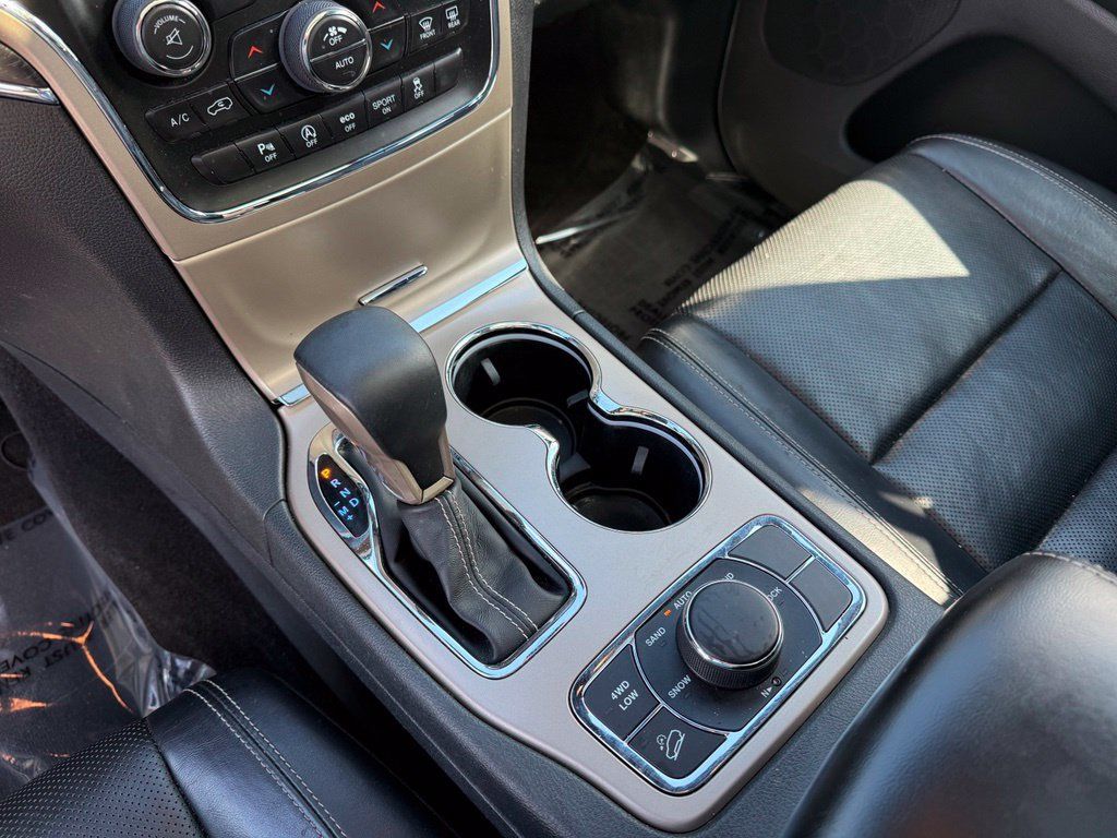 Used 2017 Jeep Grand Cherokee Limited w/ Luxury Group II AWD/4WD image 14