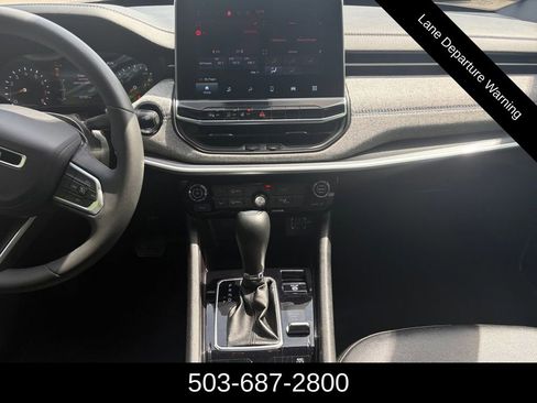 Certified 2024 Jeep Compass Latitude AWD/4WD image 12