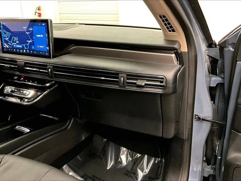 Used 2025 Lincoln Corsair Grand Touring w/ Equipment Group 302A AWD/4WD image 18